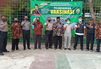 Bhabinkamtibmas Polsek Kadipaten Jemput Para Lansia dan Ibu Hamil