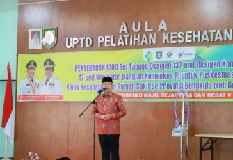 Rohidin Bagikan 1000 Tabung Oksigen untuk Kabupaten/Kota se Provinsi Bengkulu