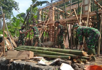 Tumpukan Bambu Untuk Pembangunan Mushola Al-Ikhlas