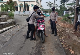 Ops Yustisi Polsek Cingambul Tegur Masyarakat yang Tidak Menerapkan Prokes