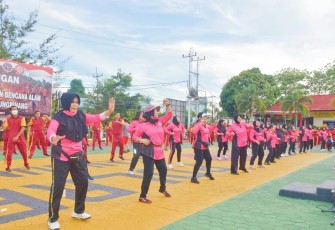  Personel Polres Tanjung Pinang Bersama Bhayangkari Cabang Tanjung Pinang Gelar Olahraga Bersama