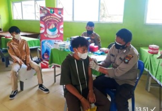  Polres Bintan laksanakan kegiatan Gerai Vaksin Merdeka Lancang Kuning Dosis II di SMP Negeri 3 Bintan