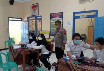 Pengamanan Vaksinasi, Kapolsek Pageruyung Mengajak Warga Untuk Tetap Patuhi Protkes