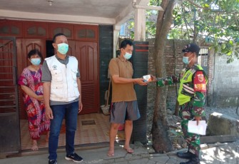 Melalui Babinsa Jajaran, Kodim Bojonegoro Distribusikan Obat dan Vitamin kepada Warga Isoman