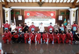 Bupati Haryanto lepas atlit dan pelatih ikuti PON