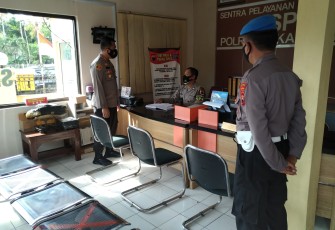 Kapolres Pekalongan Kota AKBP M Irwan Susanto S.I.K.,SH.,MH, saat Cek di penjagaan SPKT dan pengecekan Vaksin untuk keluarga Polres Senin, (13/9/21)