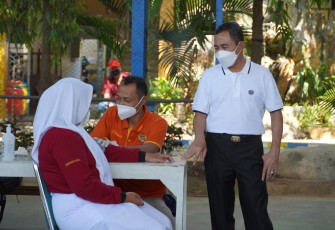 Bupati tinjau pelaksanaan vaksin di SMP N 3