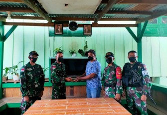 Penyerahan munisi dari warga