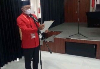 Bupati Lambar Membacakan Naskah Pancasila Dalam Agenda Rakernas DPC PDI Perjuangan