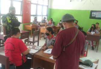 Danramil Perintahkan Babinsa Selalu Dampingi Vaksinasi Pelajar
