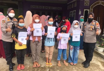anak-anak antusias mengikuti vaksinasi setelah Kapolres setempat membagikan siomay