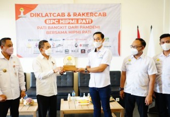 Bupati Minta HIPMI Dukung Pemulihan Ekonomi Lokal 