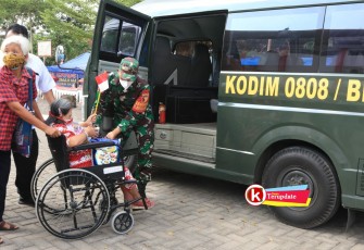 Warga Difabel Blitar Saat Difasilitasi Antar-Jemput Kodim 0808/Blitar Usai Vaksinasi (foto : Kodim 0808/Blitar kepada Klikwarta.com)
