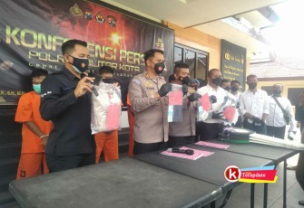 Konferensi Pers Polres Blitar Kota Ungkap Kasus Curanmor, Senin (18/10/2021). (foto : Faisal NR / Klikwarta.com)