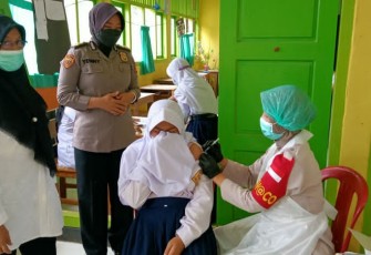 Polres Bengkulu Utara Gelar Gerai Vaksin Mobile di SMP Negeri 04