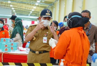 Bupati Haryanto tinjau langsung serbuan vaksin