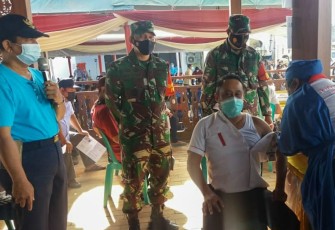 Wabup Safin Lakukan Monitoring dan melaksanakan vaksinasi