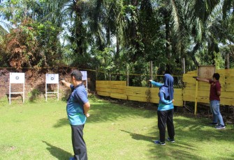  Polres Mukomuko Gelar Latihan Menembak