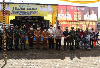 Bersama Gubernur dan Forkopimda, Kapolda Bengkulu Tinjau Lokasi Serbuan Vaksinasi di Lebong