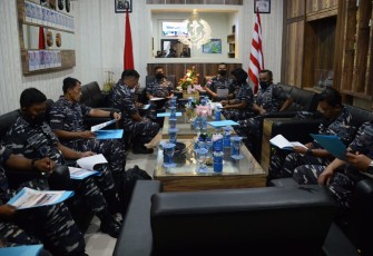  Laksamana Pertama TNI Dwika Tahja Setiawan, S.H., M.H., didampingi Ketua Korcab IV DJA I Ny Anna Dwika melaksanakan kunjungan kerja (kunker) ke Lanal Batam dan Lanal Tanjung Balai Karimun