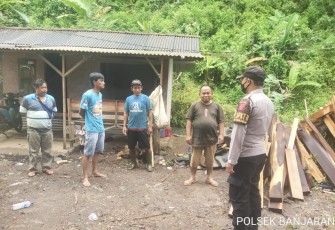 Lakukan Patroli Rutin Kewilayahan, Personil Polsek Banjaran Himbau Warga Patuhi Prokes Covid19