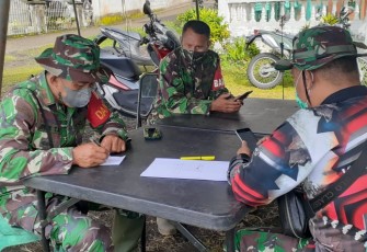 Dan SKK satgas TMMD kodim Bitung saat terima laporan pekerjaan oleh regu Satgas