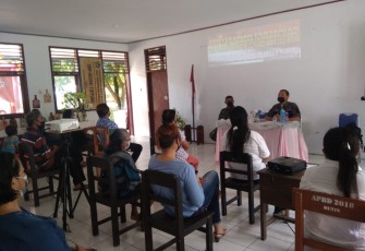 Personil satgas TMMD kodim Bitung saat gelar penyuluhan pertanian Bersama dinas pertanian