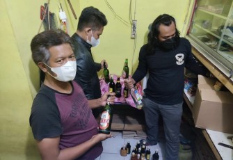 Razia Miras Ilegal, Polres Majalengka Amankan Puluhan Botol Miras Pabrikan Berbagai Merek
