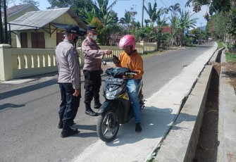 Tak Kenal Lelah Polsek Lemahsugih Laksanakan Ops Yustisi Untuk Menekan Penyebaran Virus Covid-19