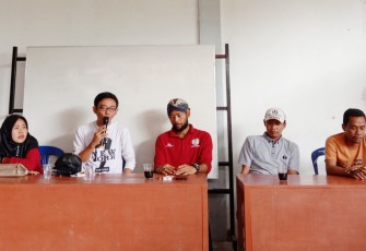 Tim Klikwarta.com saat menyambangi Desa Tanjung Kuaw