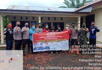 Gerai Vaksin Polres Kaur Diserbu Masyarakat