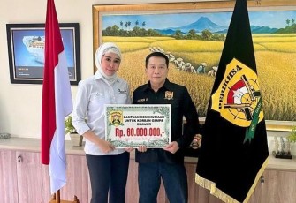 Penyerahan bantuan secara simbolis