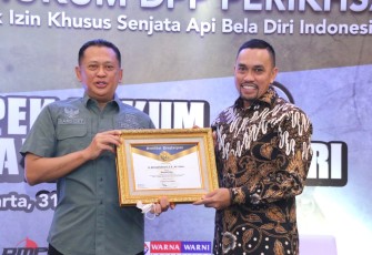 saat membuka Seminar Aspek Hukum Atas Senjata Api Bela Diri, di Jakarta, Kamis (31/3/22).