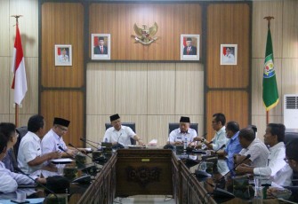 Gubernur Bengkulu Rohidin Mersyah saat Rapat Koordinasi Suksesi Powarnas XIII di Ruang Rapat Lantai III Kantor Gubernur Bengkulu, Rabu (12/10/2022).