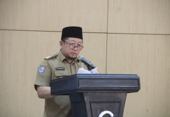 Asisten II Setda Provinsi Bengkulu Fachriza saat membuka Rakor Bidang Perekonomian Provinsi Bengkulu Tahun 2022, di aula pertemuan salah satu hotel di kawasan Anggut Kota Bengkulu, Selasa (08/11). 