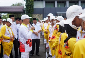 Gubernur Bengkulu Rohidin Mersyah saat Lepas Kontingen Popnas Bengkulu