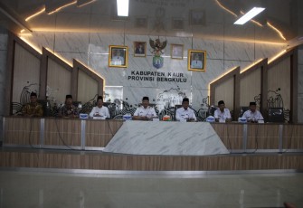 Rapat Koordinasi Kepemerintahan antara Gubernur Bengkulu beserta Jajaran dan Bupati Kaur beserta Jajaran serta unsur Forkopimda Kabupaten Kaur, di Kantor Bupati Kaur, Tanjung Dalam, Rabu (06/04).