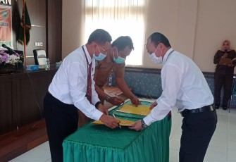 Kejari Pasaman saat teken MoU Dengan RSUD Lubuk Sikaping