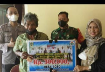 Kades Boto Bersama Petugas Dalam Giat Penyaluran BLT-DD 2022  Tahap VIII Bagi 107 KPM