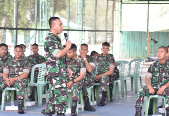 Prajurit Yonif 611/Awang Long saat Terima Pembekalan Bintal Fungsi Komando dari Disbintalad