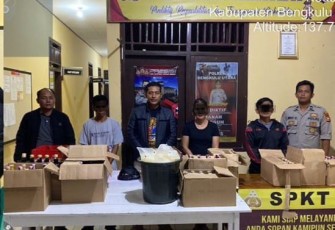 Polsek Kerkap saat Sita Ratusan Botol Miras