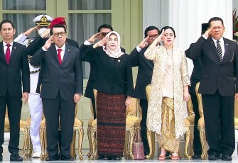 Puan saat menghadiri upacara HUT ke-77 TNI