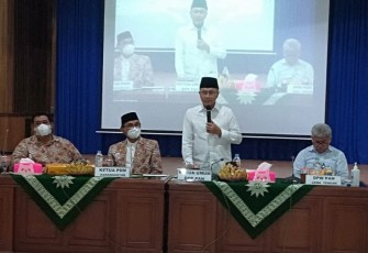 Ketum PAN sekaligus Wakil Ketua MPR RI, Zulkifli Hasan memberikan sambutan saat berkunjung ke Gedung Dakwah Muhammadiyah Karanganyar.