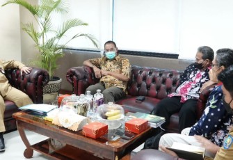 Dirjen Bangda Kemendagri Teguh Setyabudi saat menerima audiensi ADINKES