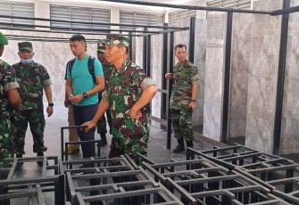 Irdam V/Brw saat Cek Renovasi Rumdis dan Barak Yonif 511/DY