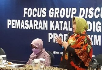 Asisten Deputi Kemitraan dan Perluasan Pasar Deputi Bidang UKM KemenKopUKM Fixy dalam acara Forum Group Discussion (FGD) Pemasaran Katalog Digital/Online Produk UKM di Semarang, Kamis (1/9).