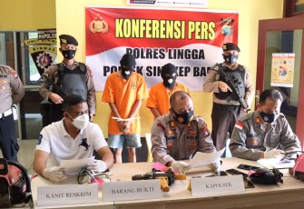 Polsek Singkep Barat gelar Konfrensi Pers dalam rangka Pengungkapan Kasus Pencurian dengan cara membobol gudang