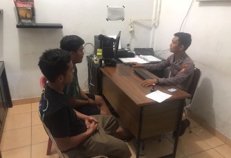 Korban saat melapor ke aparat kepolisian
