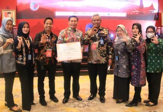 Kepala Kantor Wilayah Tejo Harwanto usai terima penghargaan