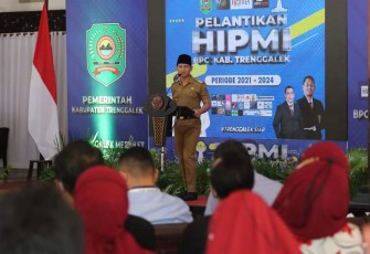 Bupati Trenggalek, Mochamad Nur Arifin, saat memberikan sambutan pada pelantikan pengurus BPC - HIPMI Trenggalek di, Pendapa Manggala Praja Nugraha, Senin (10/1/2022) (Foto : Hardi Rangga, klikwarta.com).